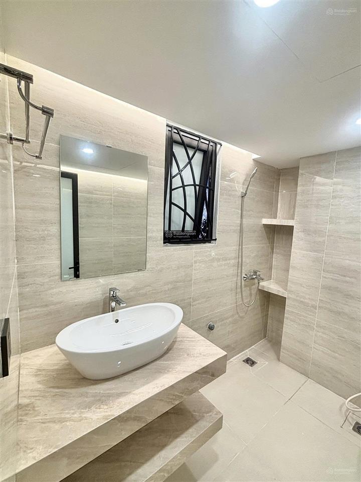 Hiếm!văn cao, hoàng hoa thám. ba bước ra đường ôtô. 50m² * 6tầng. thang máy. full nội thất xịn sò.