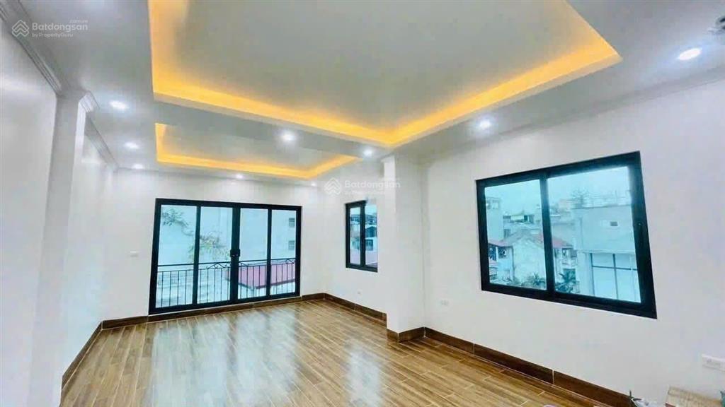 Hiếm!văn cao, hoàng hoa thám. ba bước ra đường ôtô. 50m² * 6tầng. thang máy. full nội thất xịn sò.