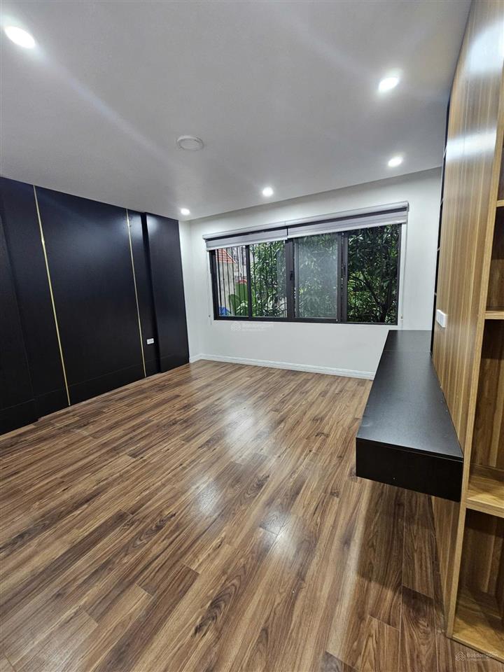 Hiếm!văn cao, hoàng hoa thám. ba bước ra đường ôtô. 50m² * 6tầng. thang máy. full nội thất xịn sò.