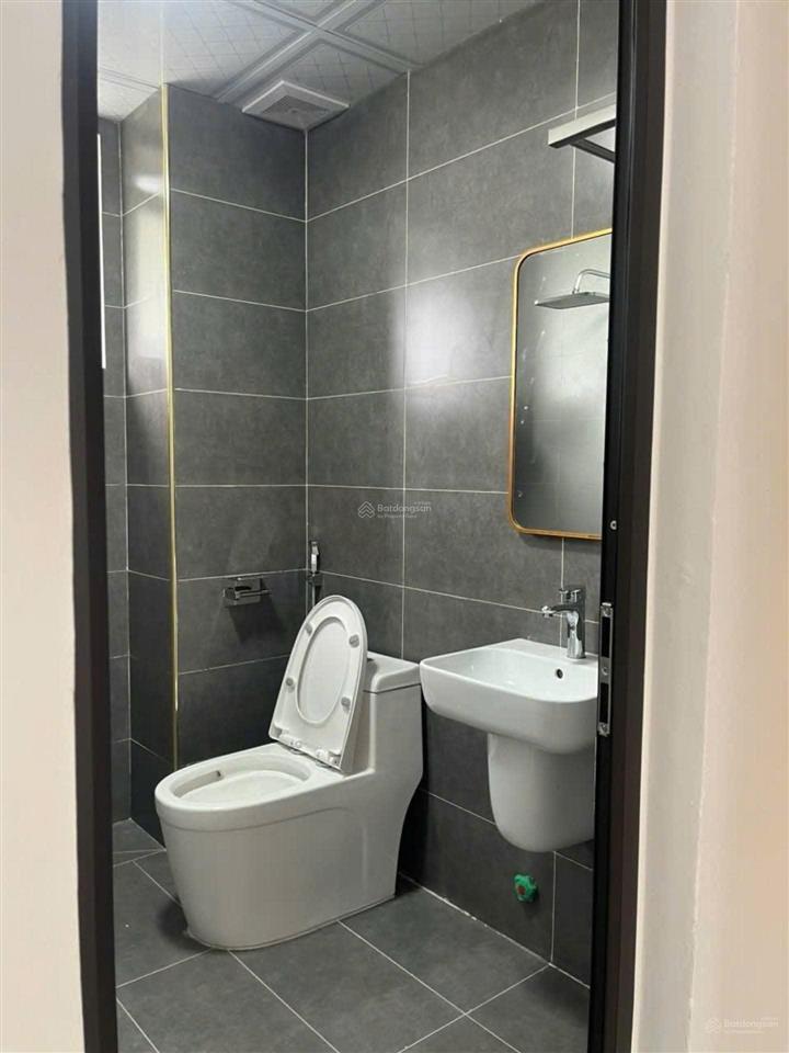 Cực đẹp! cho thuê chtt tầng 2 phố láng hạ, thành công. 85m2, 3pn, 2wc. đủ đồ cơ bản