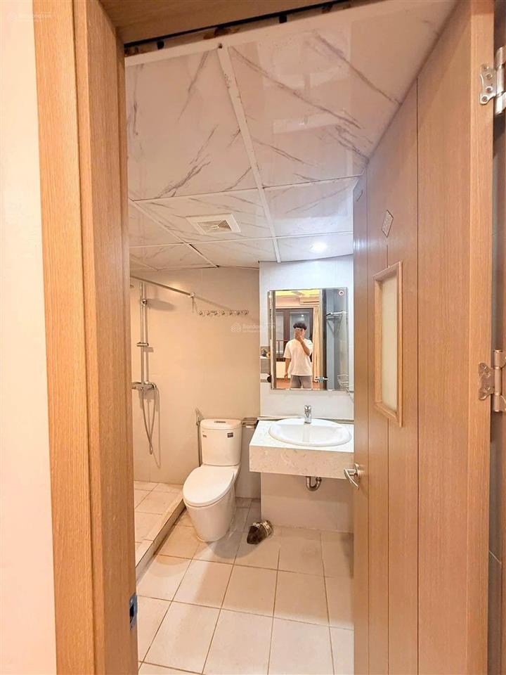 Hiếm! cho thuê ccmn phố đào tấn, linh lang, ba đình. tầng 4, thang máy, 55m2, 1pn, 1pk