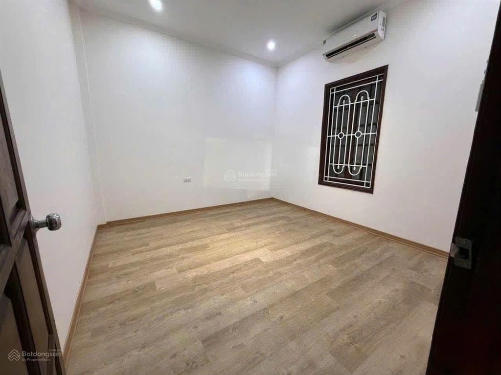 Hiếm! cho thuê nhà phố đội cấn, văn cao. vf3 đỗ cửa. dt 35m2*4t. 3pn, 3wc. đồ cơ bản