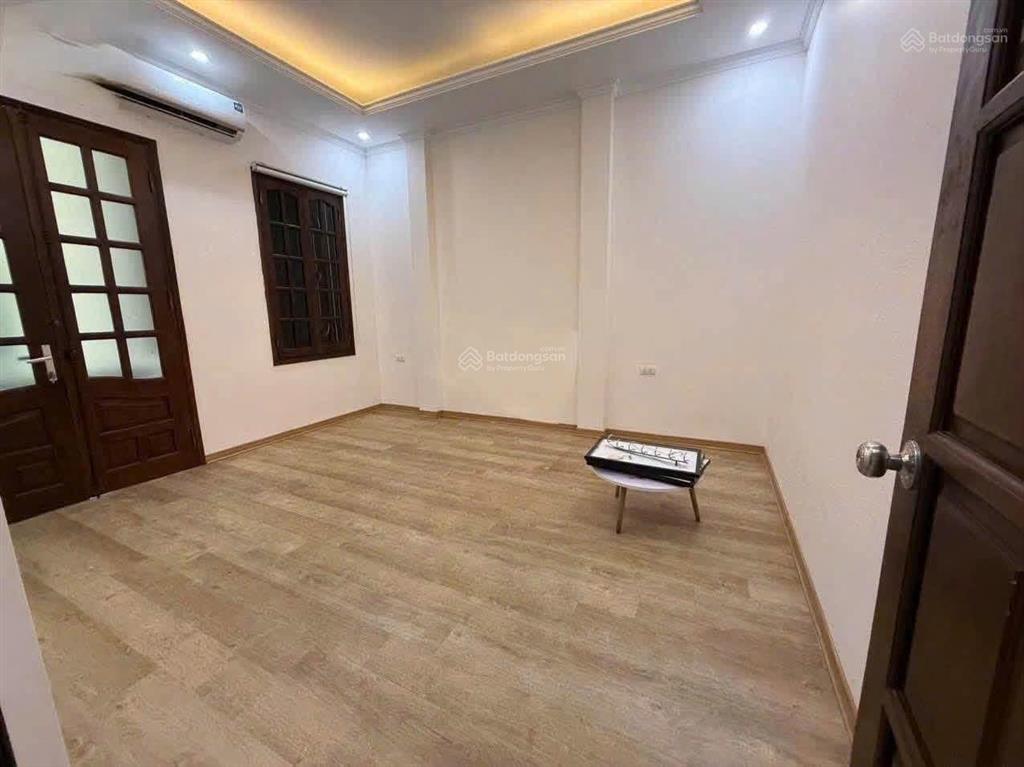 Hiếm! cho thuê nhà phố đội cấn, văn cao. vf3 đỗ cửa. dt 35m2*4t. 3pn, 3wc. đồ cơ bản