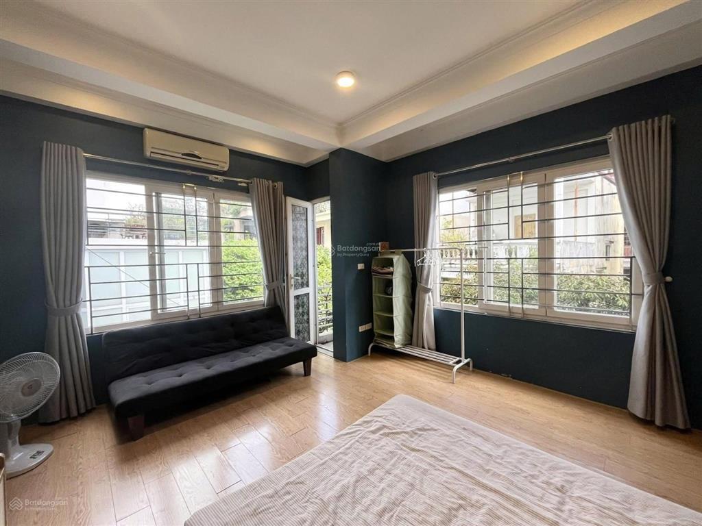 Cho thuê ccmn tầng 2 phố linh lang, phan kế bính. 60m2, 1pn, 1pk. full nội thất xịn sò. chỉ 8tr/th