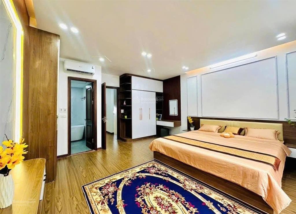 Cực đẹp! nhà phố nguyễn khánh toàn. 50m2*7 tầng. thang máy. gara ô tô. full đồ. chỉ 24tr/th