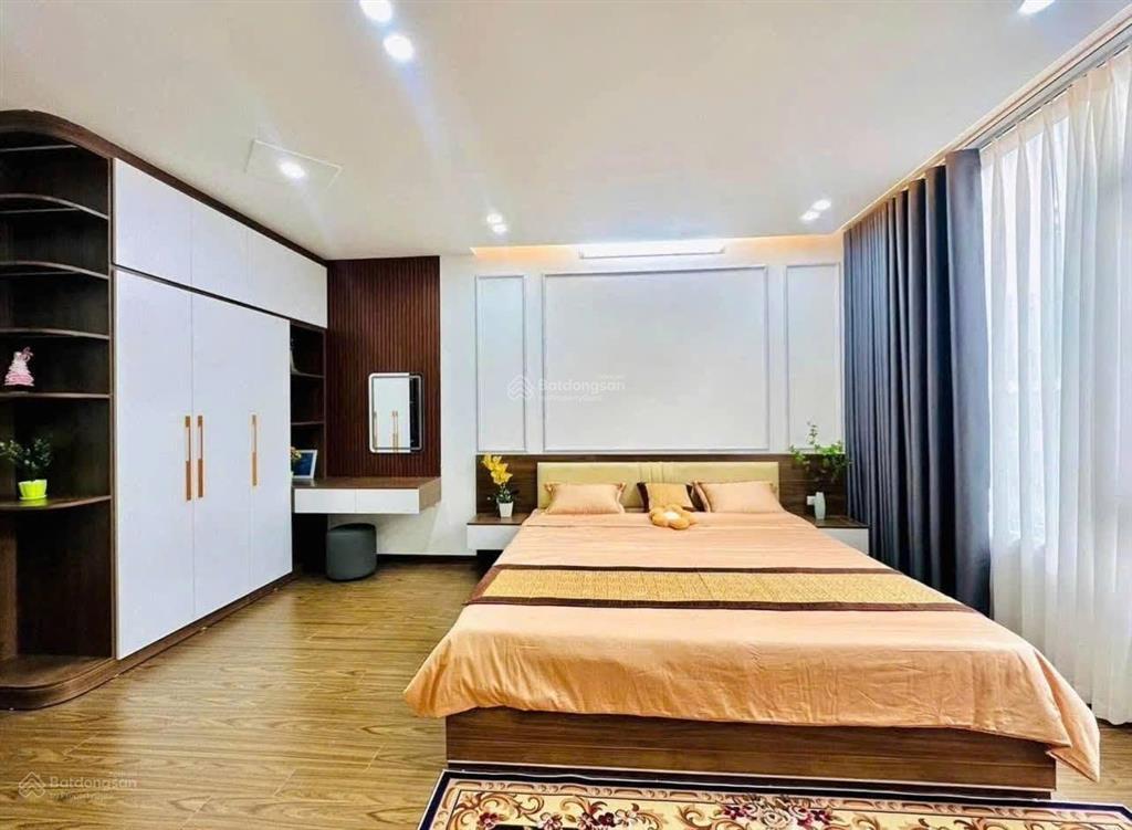 Cực đẹp! nhà phố nguyễn khánh toàn. 50m2*7 tầng. thang máy. gara ô tô. full đồ. chỉ 24tr/th