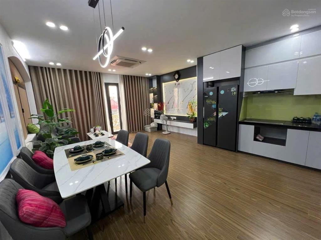 Cực đẹp! nhà phố nguyễn khánh toàn. 50m2*7 tầng. thang máy. gara ô tô. full đồ. chỉ 24tr/th