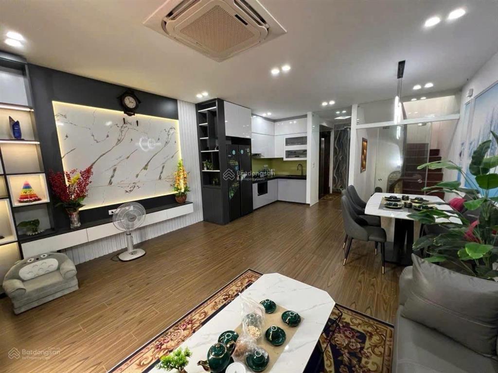 Cực đẹp! nhà phố nguyễn khánh toàn. 50m2*7 tầng. thang máy. gara ô tô. full đồ. chỉ 24tr/th