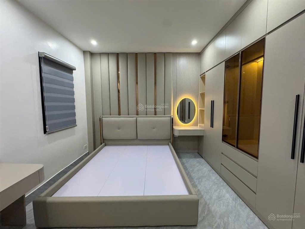 Cực đẹp! cho thuê nhà phố nguyễn chí thanh. 45m2*6tầng. thang máy. ba bước ra đường ô tô. full đồ