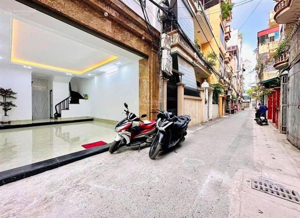 Cực đẹp! cho thuê nhà phố nguyễn chí thanh. 45m2*6tầng. thang máy. ba bước ra đường ô tô. full đồ