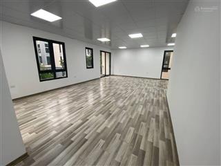 Cực đẹp! sàn vp phố kim mã. ba bước ra hồ ngọc khánh. dt 65m2, chia 2 phòng. đh, đồ vp đủ. ngõ 6m