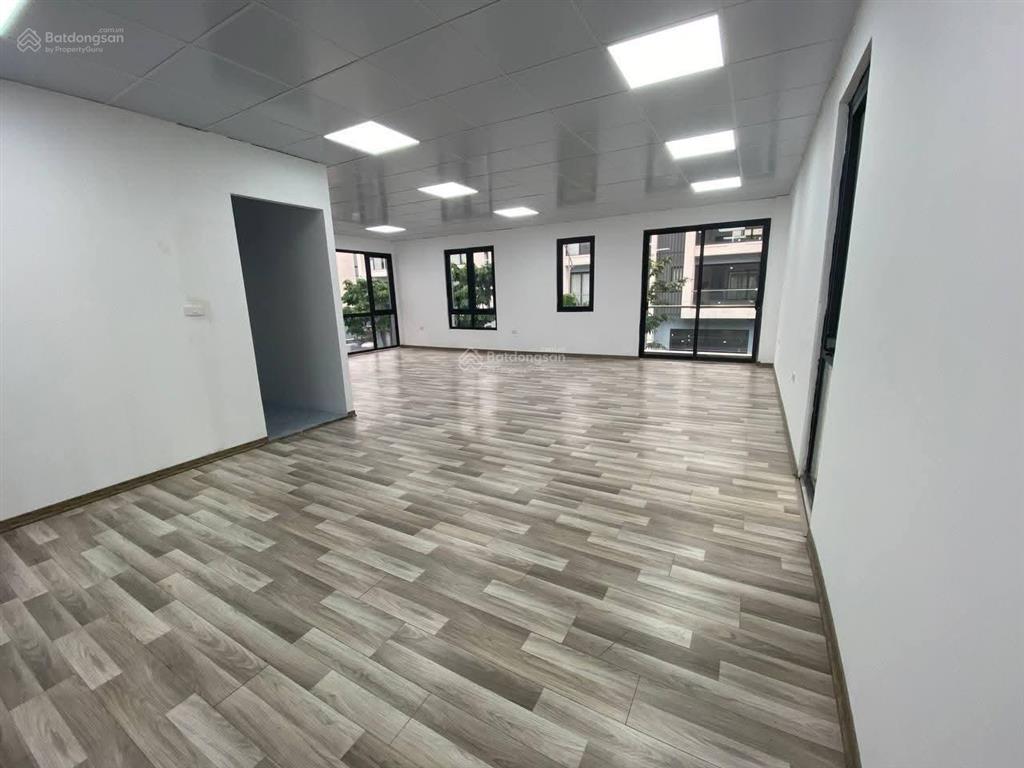 Cực đẹp! sàn vp phố kim mã. ba bước ra hồ ngọc khánh. dt 65m2, chia 2 phòng. đh, đồ vp đủ. ngõ 6m