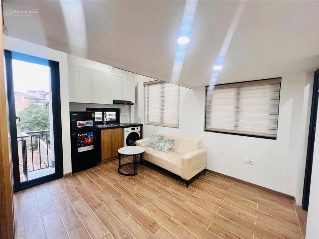 Bán gấp căn hộ dịch vụ hạ yên quyết. 70m2*7tầng. mt 4,5m. 16 pnkk, t. máy. dòng tiền 100tr/tháng