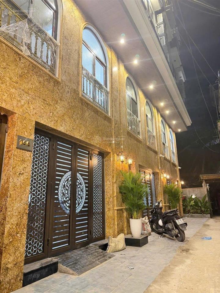 Bán gấp căn hộ dịch vụ hạ yên quyết. 70m2*7tầng. mt 4,5m. 16 pnkk, t. máy. dòng tiền 100tr/tháng
