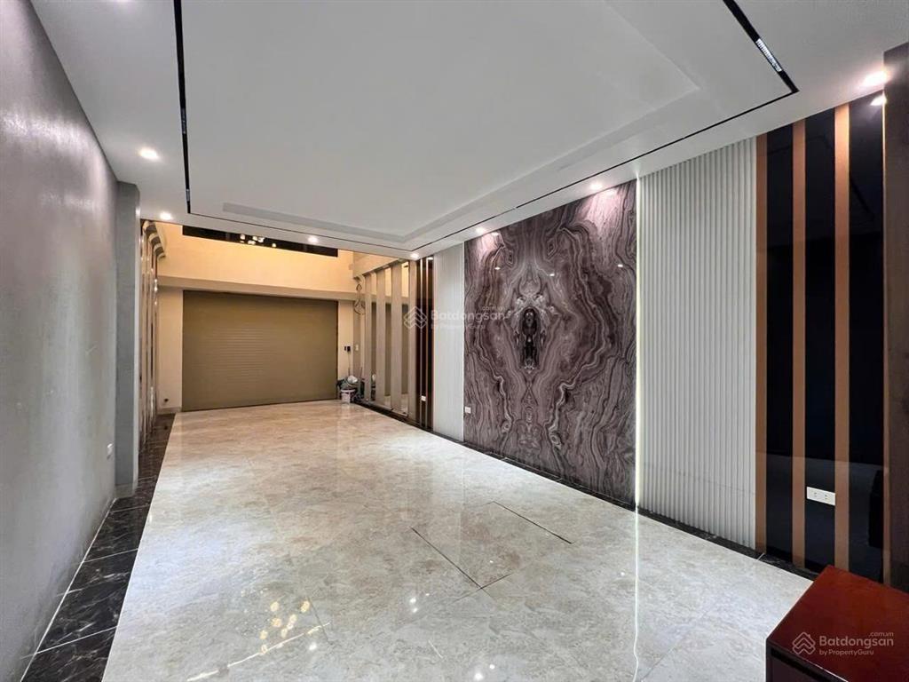 Chính chủ ngộp bank nhờ bán gấp nhà đường đê la thành, giảng võ. 35m2*7t. mt 4m. ở, kd online đỉnh