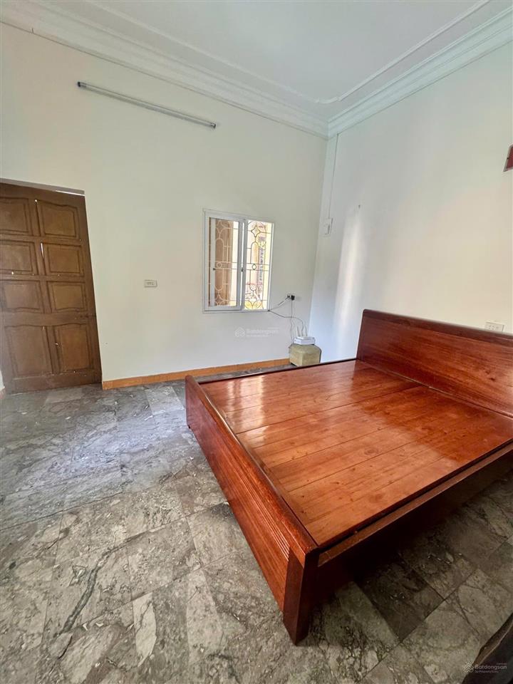 Cho thuê gấp nhà phố vĩnh phúc, đội nhân. 50m2*3t. 3pn. full nội thất. ba bước ra đường ô tô tránh