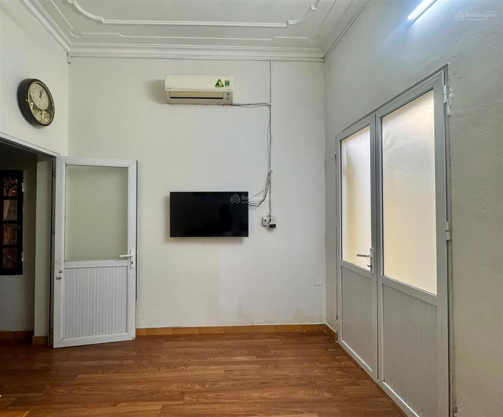 Cho thuê gấp nhà phố vĩnh phúc, đội nhân. 50m2*3t. 3pn. full nội thất. ba bước ra đường ô tô tránh