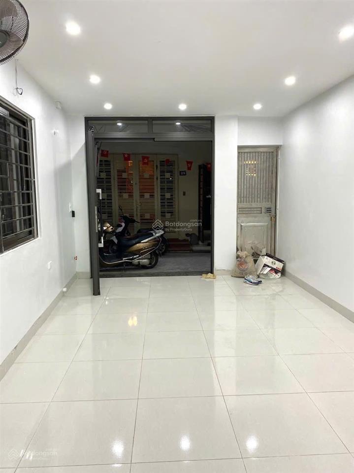 Cho thuê gấp cửa hàng phố liễu giai, văn cao. dt 33m2. nhà mới. ô tô đỗ cửa. kd, online đỉnh