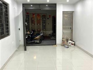 Cho thuê gấp cửa hàng phố liễu giai, văn cao. dt 33m2. nhà mới. ô tô đỗ cửa. kd, online đỉnh