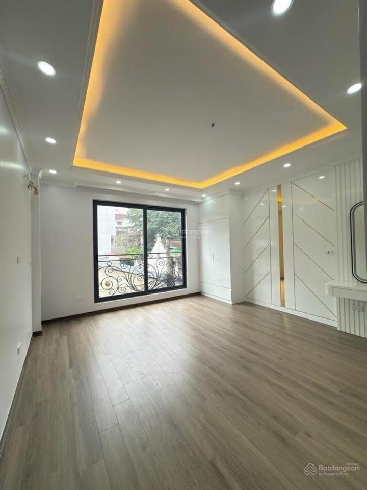 Cực đẹp! cho thuê nhà đường văn cao, hoàng hoa thám. 60m2*2tầng. ô tô đỗ cửa. đủ nội thất cơ bản