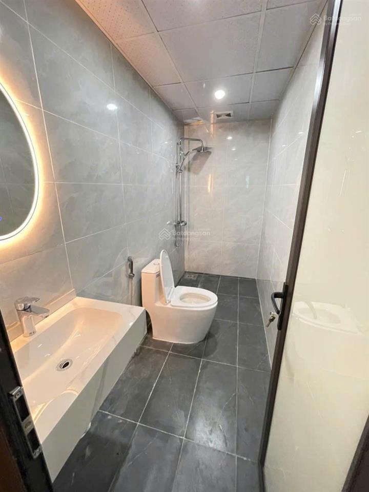 Cực đẹp! cho thuê nhà đường văn cao, hoàng hoa thám. 60m2*2tầng. ô tô đỗ cửa. đủ nội thất cơ bản