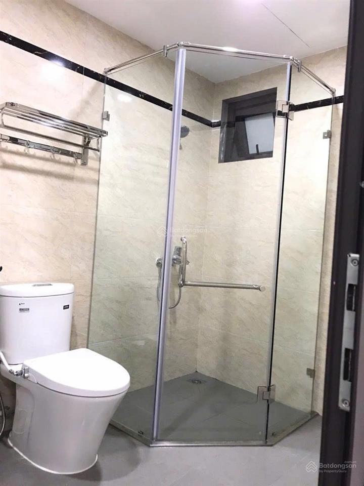 Cho thuê gấp ccmn phố đào tấn. 40m2 riêng biệt, thang máy. studio, full nội thất. ba bước ra ô tô
