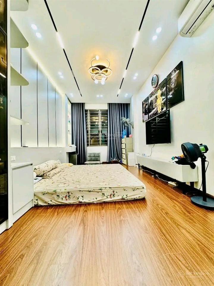 Hiếm! bán gấp nhà đường kim mã, ngọc khánh. dt 30m2*5t. 3pn. nhà mới. ở, online, kd đỉnh