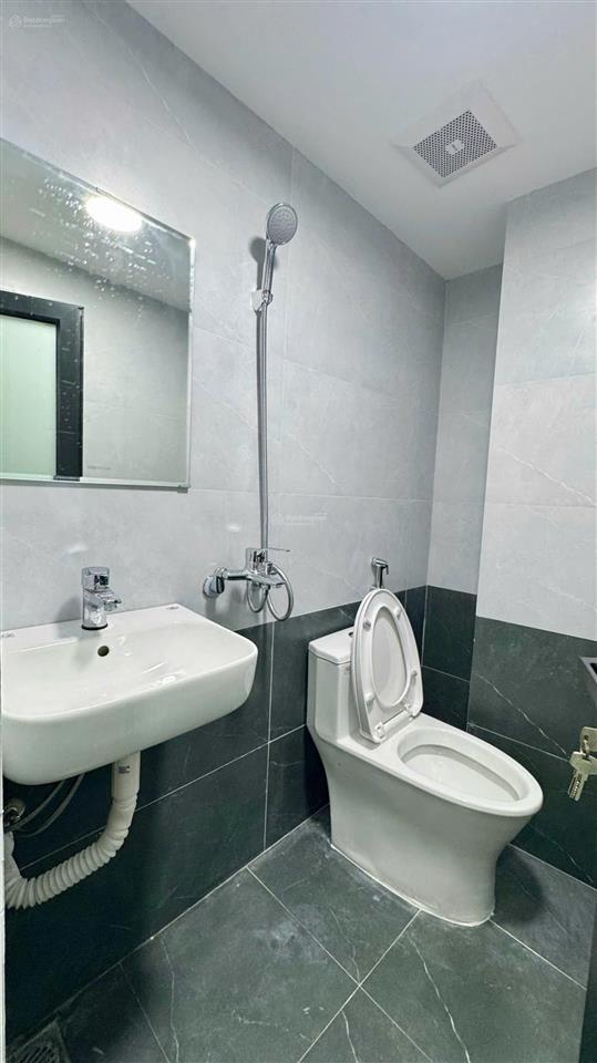 Hiếm! cho thuê gấp chtt tầng 2 đường kim mã, ngọc khánh. 100m2, 3pn, 2wc. full nội thất