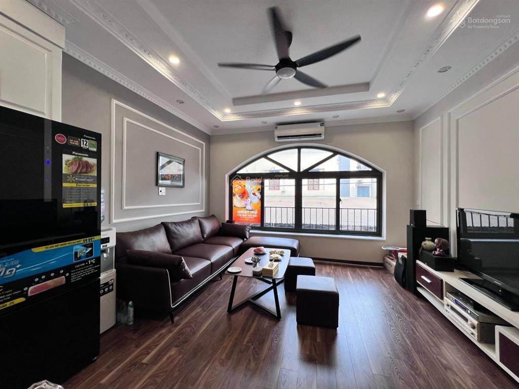 Hiếm!cho thuê nhà phố đào tấn, linh lang. 65m2*5t. 5pn. thang máy. đường hè 8m. ở, vp, cty, kd đỉnh