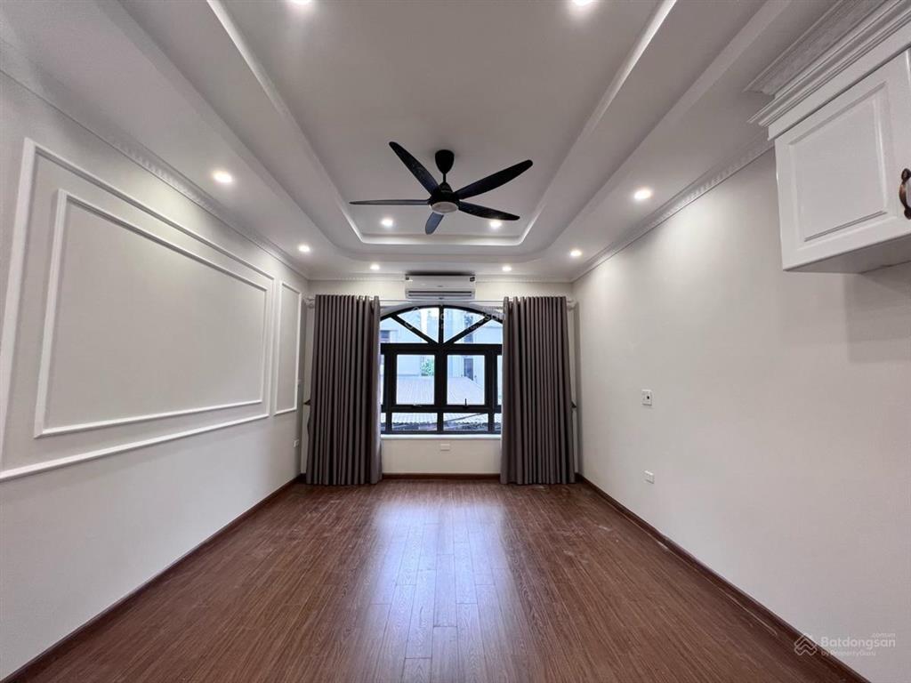 Hiếm!cho thuê nhà phố đào tấn, linh lang. 65m2*5t. 5pn. thang máy. đường hè 8m. ở, vp, cty, kd đỉnh