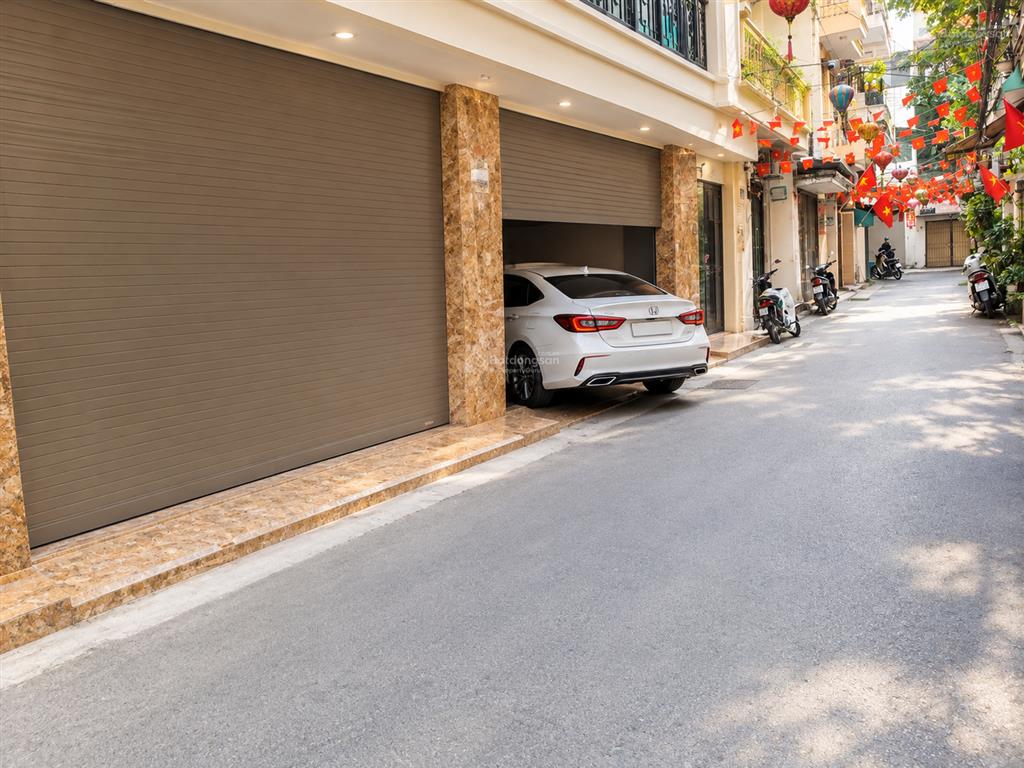 Hiếm! cho thuê gấp nhà phố văn cao, liễu giai. 50m2*5t. đường hè 6,5m. 5pn. ngõ thông, ô tô tránh