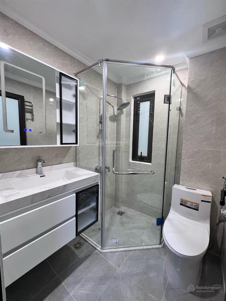 Hiếm! cho thuê gấp nhà phố văn cao, liễu giai. 50m2*5t. đường hè 6,5m. 5pn. ngõ thông, ô tô tránh