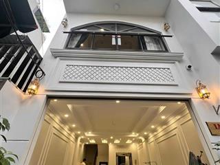 Hiếm! cho thuê gấp nhà phố văn cao, liễu giai. 50m2*5t. đường hè 6,5m. 5pn. ngõ thông, ô tô tránh