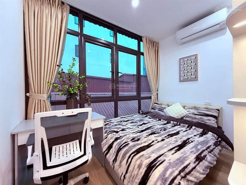 Hiếm! bán nhà tt tầng 4 phố đào tấn, linh lang. dt 120m2, 4pn, 2wc, 1 pk. ban công rộng. hơn 5 tỷ