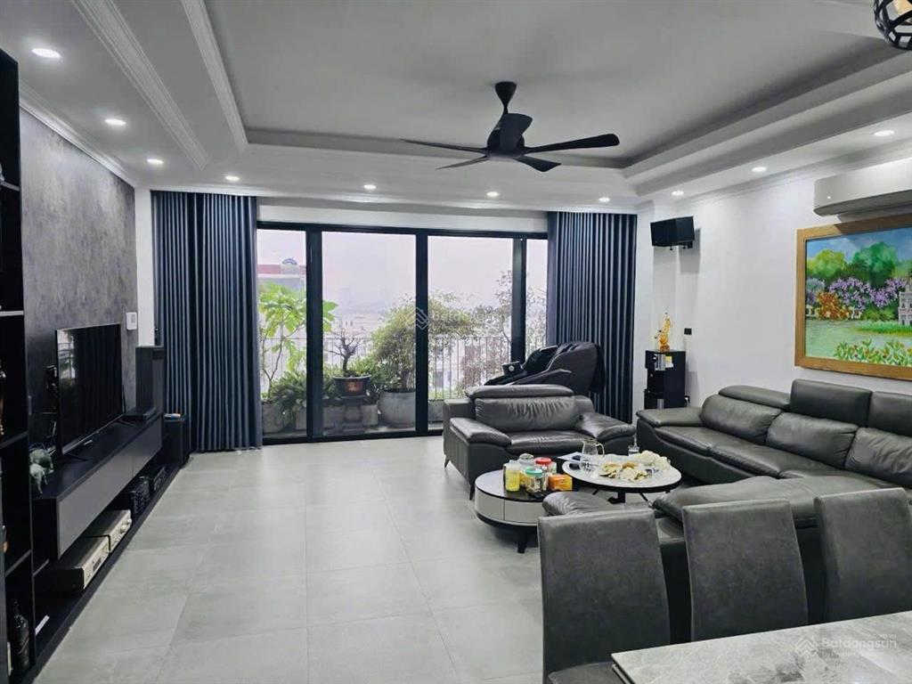 Hiếm! cho thuê nhà phố linh lang, đào tấn 150m2*3tầng. mt 10m. ô tô đỗ cửa. kd nhà hàng, cafe đỉnh