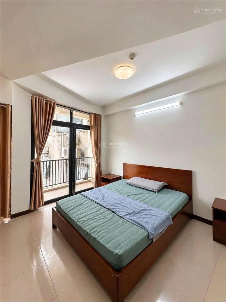 Gấp! cho thuê ccmn phố đào tấn, linh lang. dt 50m2. gồm 1pn, 1pk. đủ đồ. tầng 3, thang máy. ngõ 6m