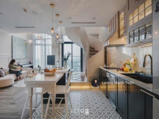 Căn hộ 93m2 duplex 2 tầng trần cao 7,2m hoàn thiện full nội thất cực kỳ tâm huyết view tuyệt đẹp