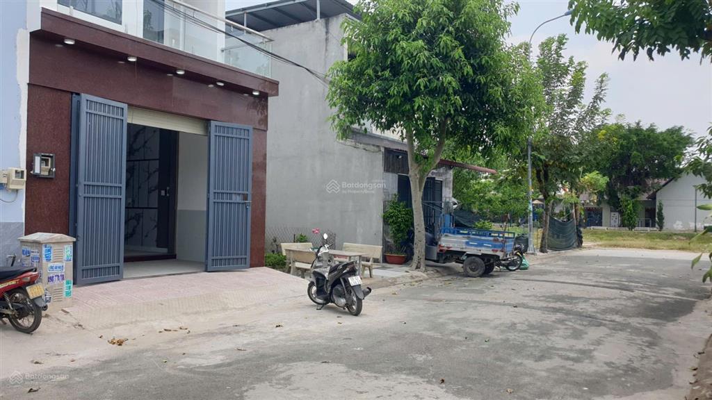 Nhà phố xinh 2 lầu 5m*16m, đường 10m thông, gần chợ đại hải hóc môn