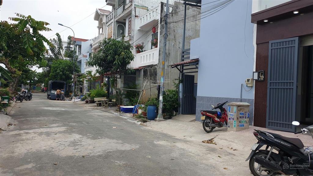 Nhà phố xinh 2 lầu 5m*16m, đường 10m thông, gần chợ đại hải hóc môn