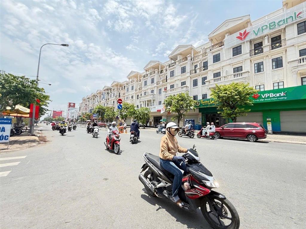 Cô tư cần bán gấp nhà 100m2 full thổ cư, shr cách đại lộ võ văn kiệt 300m. cho thuê liền được