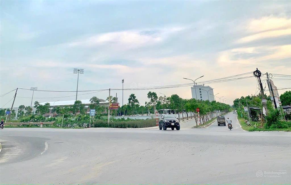 Chính chủ gửi bán lô góc tại đan kim ngay gần sân vận động. dt 77,3m2 full thổ cư sát 2 dự án