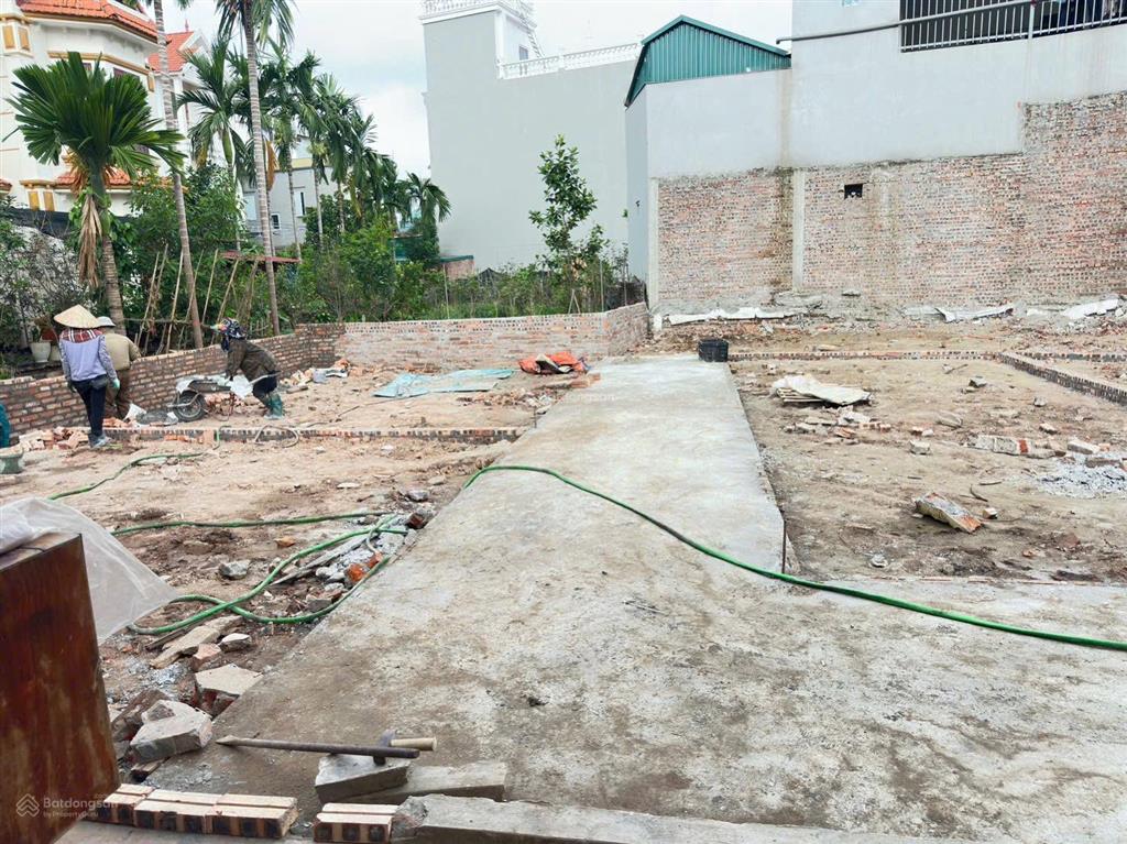 Cực hiếm 40m tại thôn công luận 1 thị trấn văn giang hưng yên . giá chỉ 2 tỷ 1 xxtr bao sang tên