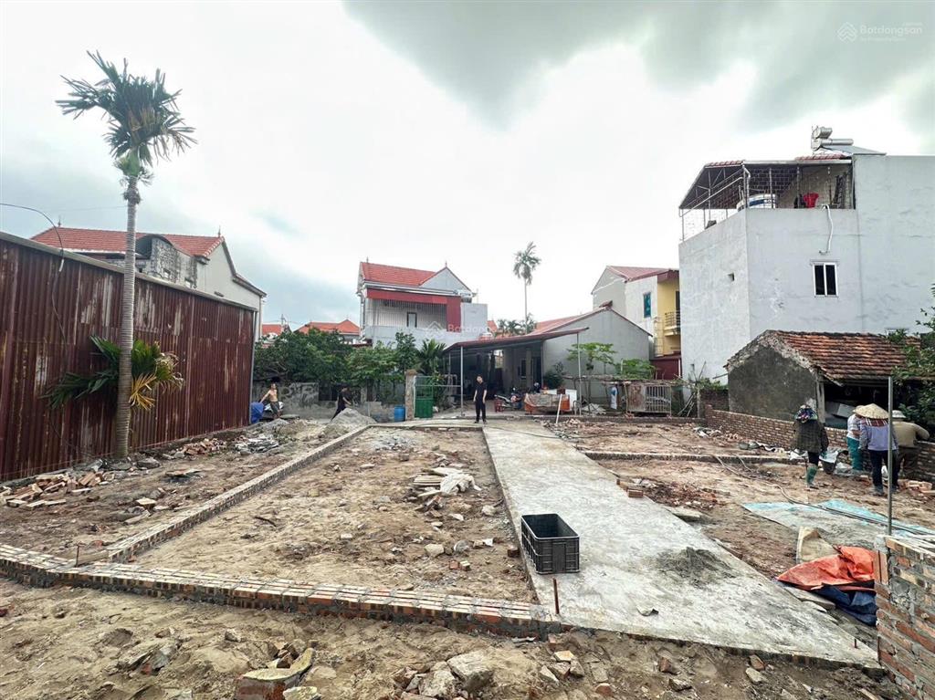 Cực hiếm 40m tại thôn công luận 1 thị trấn văn giang hưng yên . giá chỉ 2 tỷ 1 xxtr bao sang tên