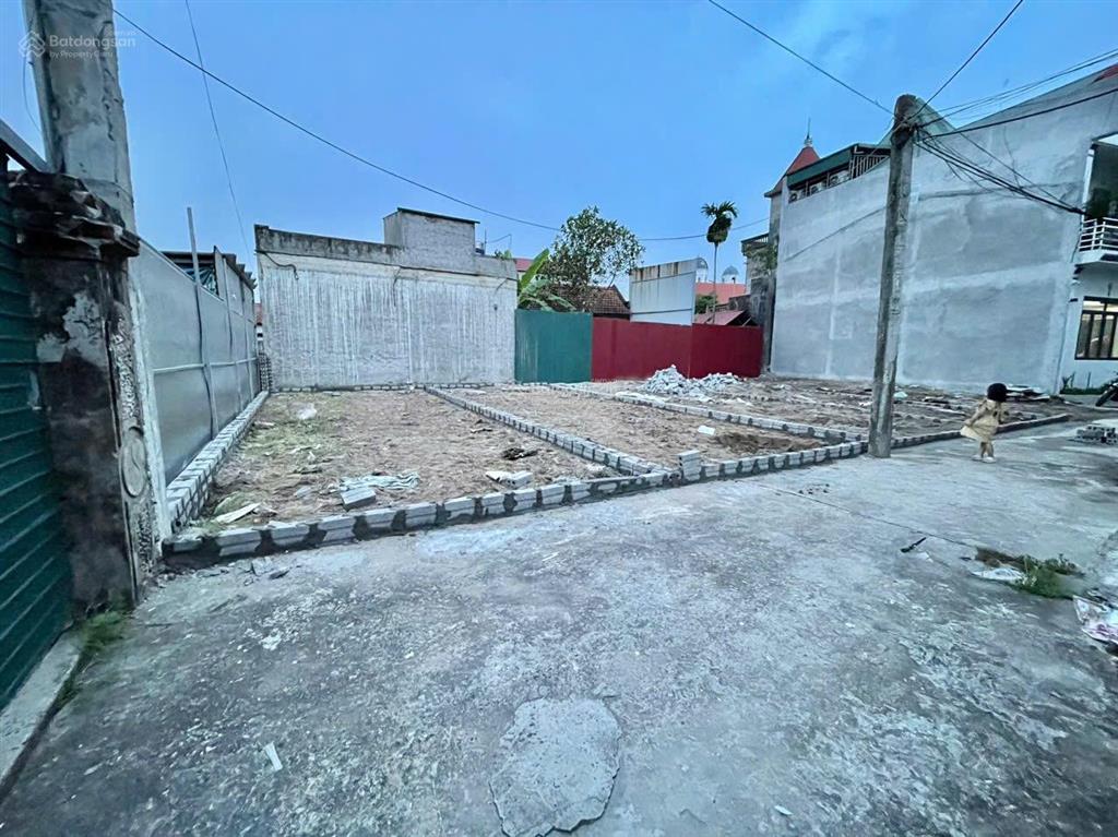 Chính chủ gửi bán lô f0 tại đan nhiễm xã văn giang hưng yên
diện tích nhỏ xinh chỉ 53,5m mặt t
