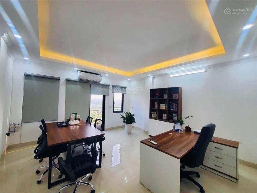 Tòa nhà ngụy như kon tum  lõi thanh xuân 9 tầng thang máy, vỉa hè ô tô tránh giá chỉ 41 tỷ