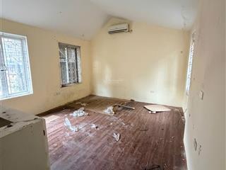 Căn hộ tập thể tầng 3, phố mã mây