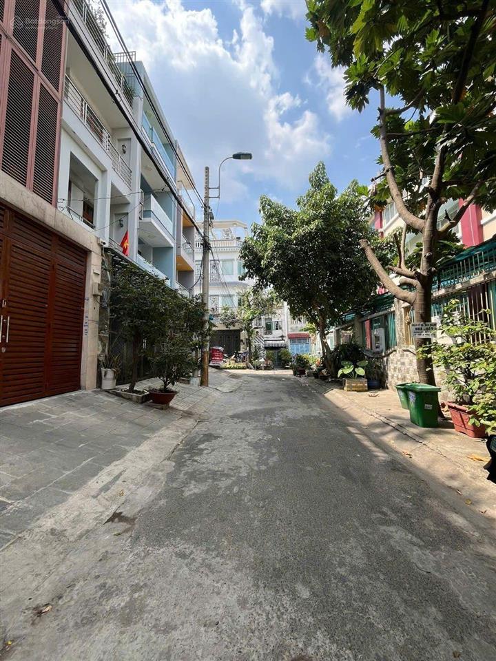 Hiếm bán nhà đẹp bình phú 1, đs 23  4,5x22m 4 tầng vào ở ngay