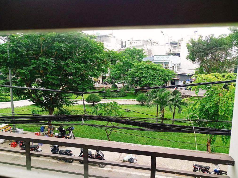 Đối diện hoa viên! mtnb khu bình phú 4 x 17m 4 tầng  gần trường học bình phú