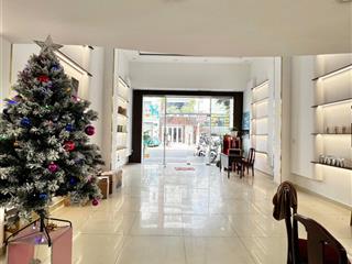 Nhà mtnb tên lửa full nội thất  10x20m 3 tầng vị trí đẹp 5pn ở ngay