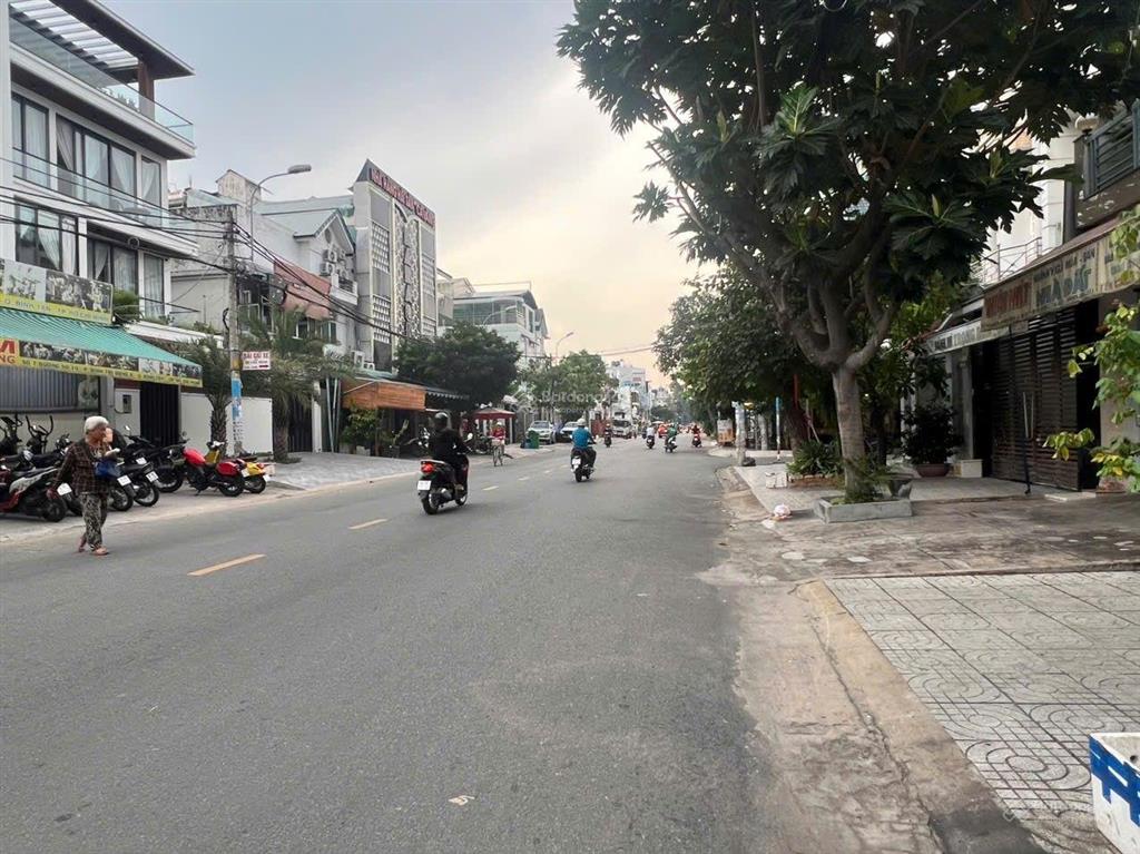 Bán nhà đẹp mtnb đường 14m khu ao sen 5 x 20m, 4 tầng gần aeon mall chỉ 100m